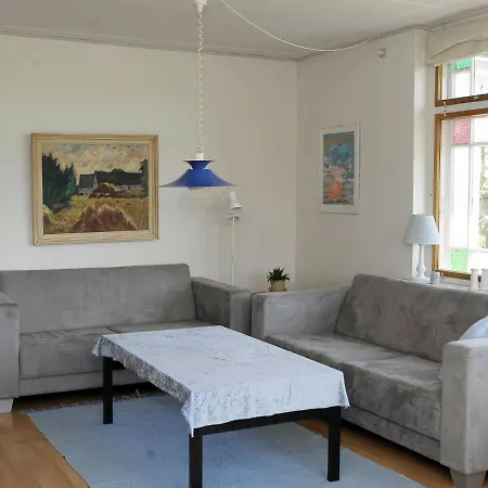 10 Person In Nyaraló *