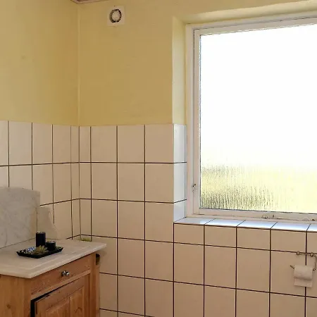10 Person In Nyaraló *